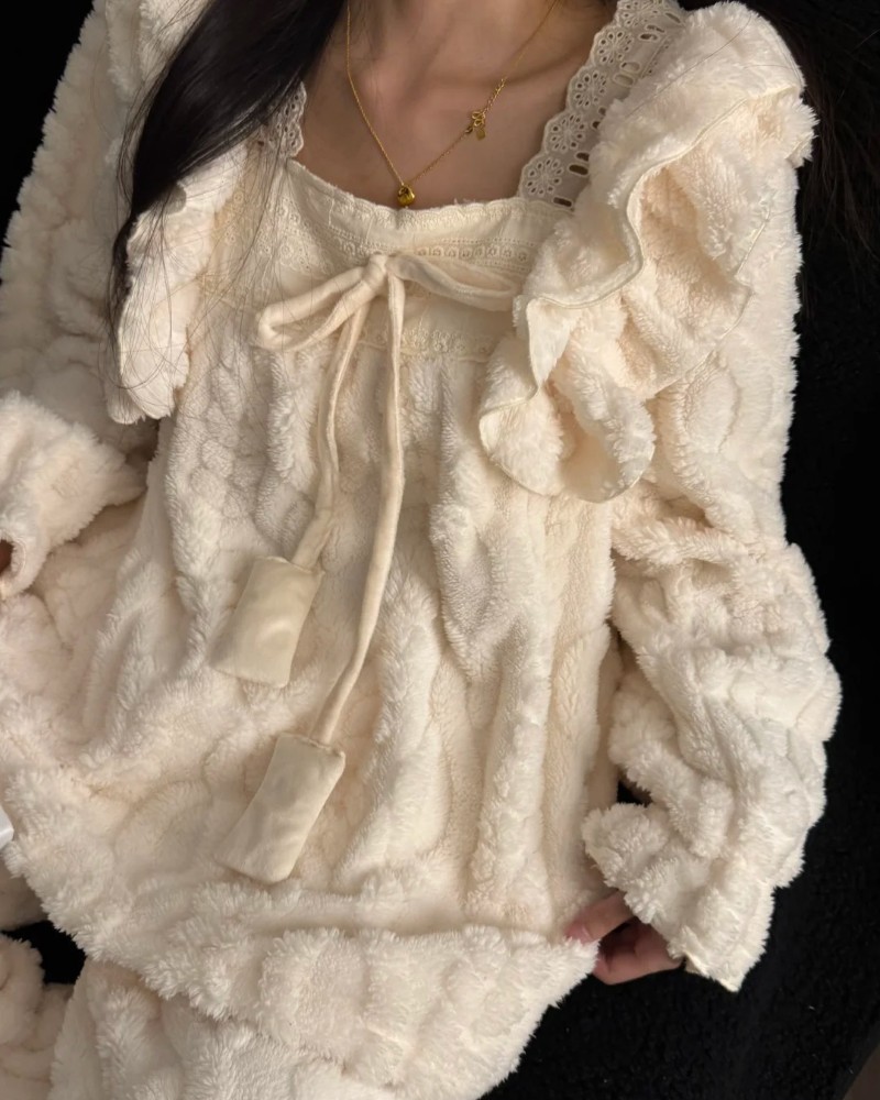 Nàng diện đồ ngủ chất liệu bông ấm áp