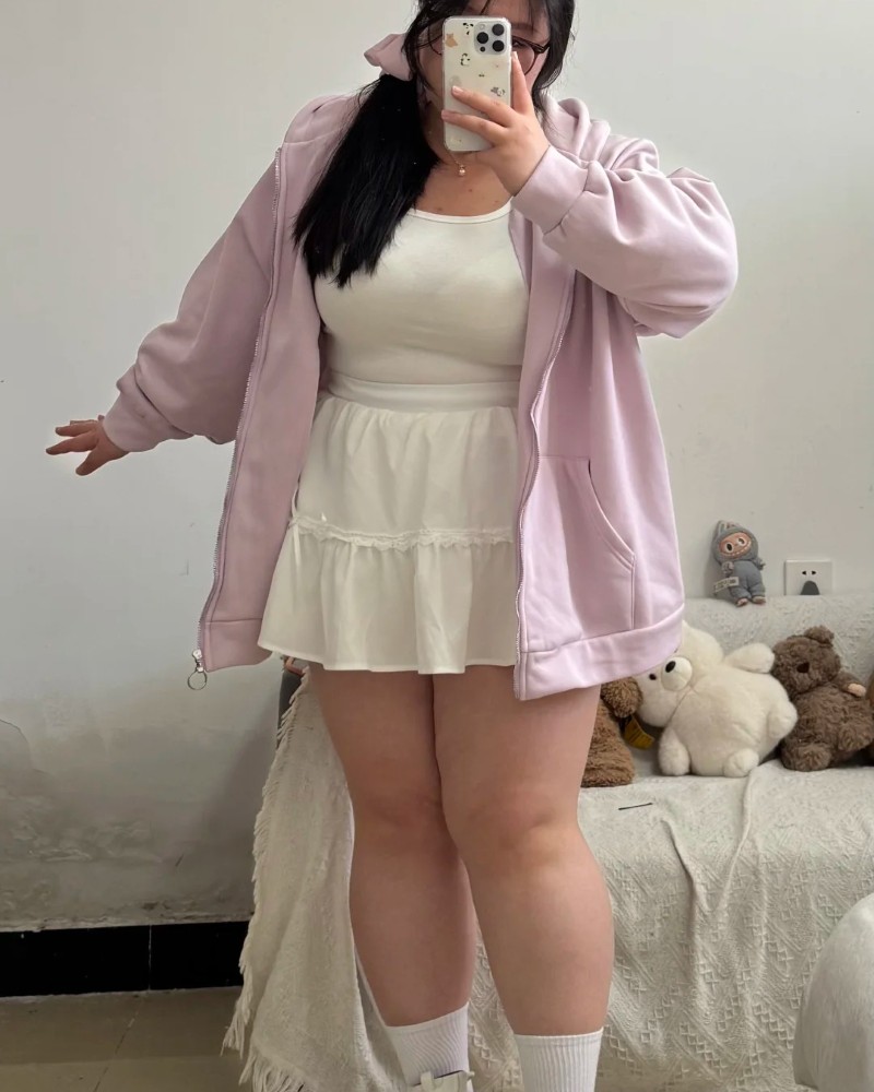 Nàng có đùi to diện váy ngắn phong cách nữ tính