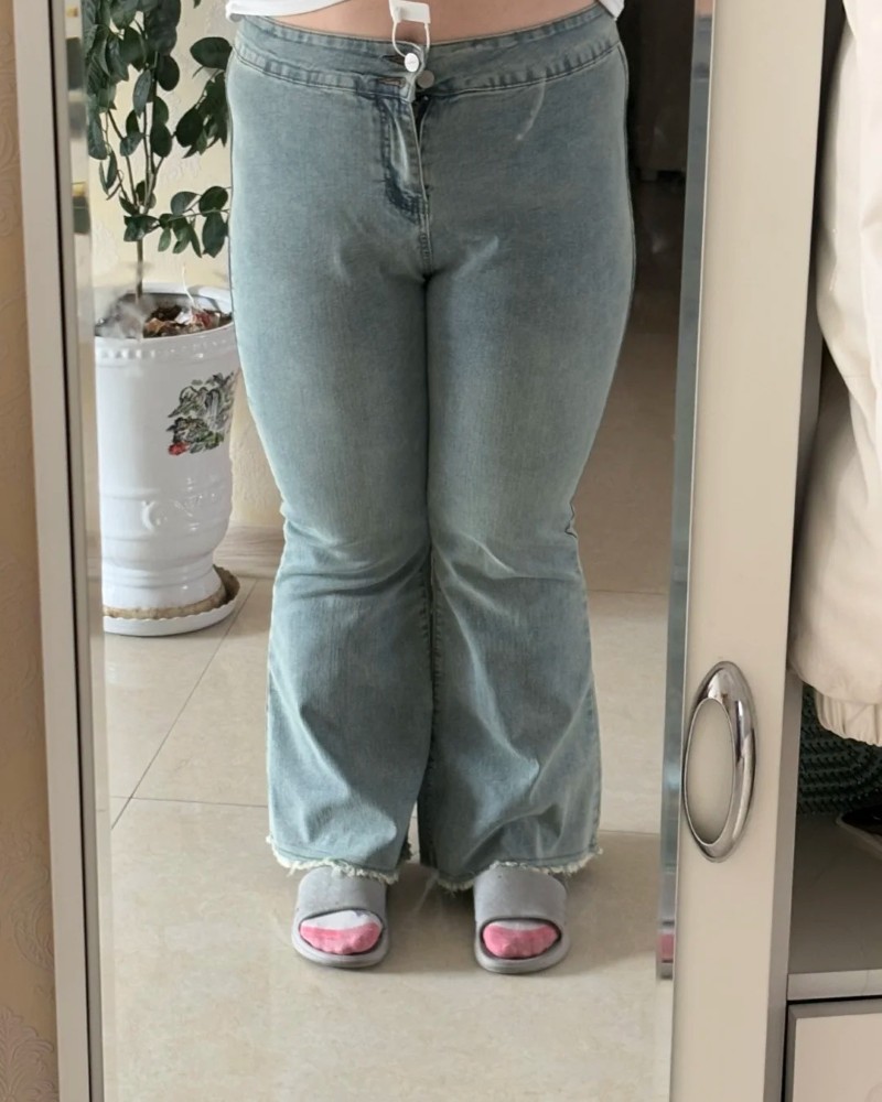 Nàng có đùi to diện quần jeans rộng