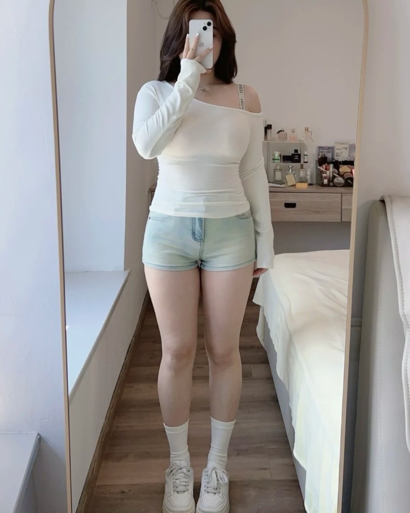 Người đẹp khoe đùi to với phong cách đời thường