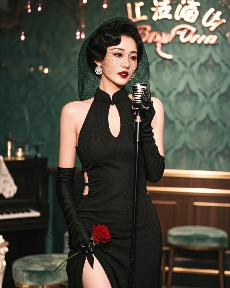 Nữ dancer biểu diễn trong khung cảnh ánh đèn vàng