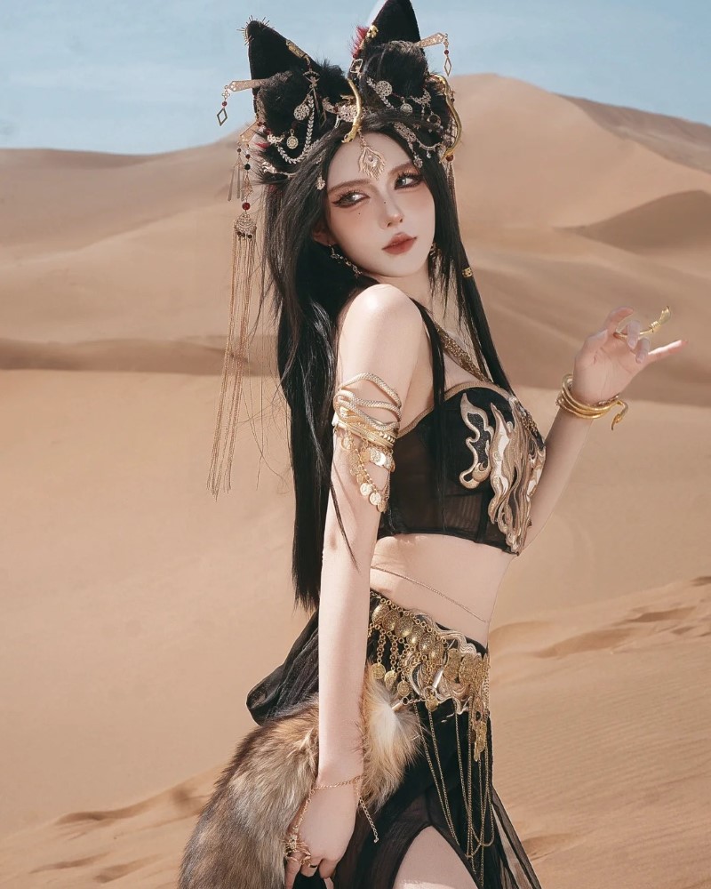 Cô gái nhảy sexy biểu diễn ngoài trời với phong cách năng động