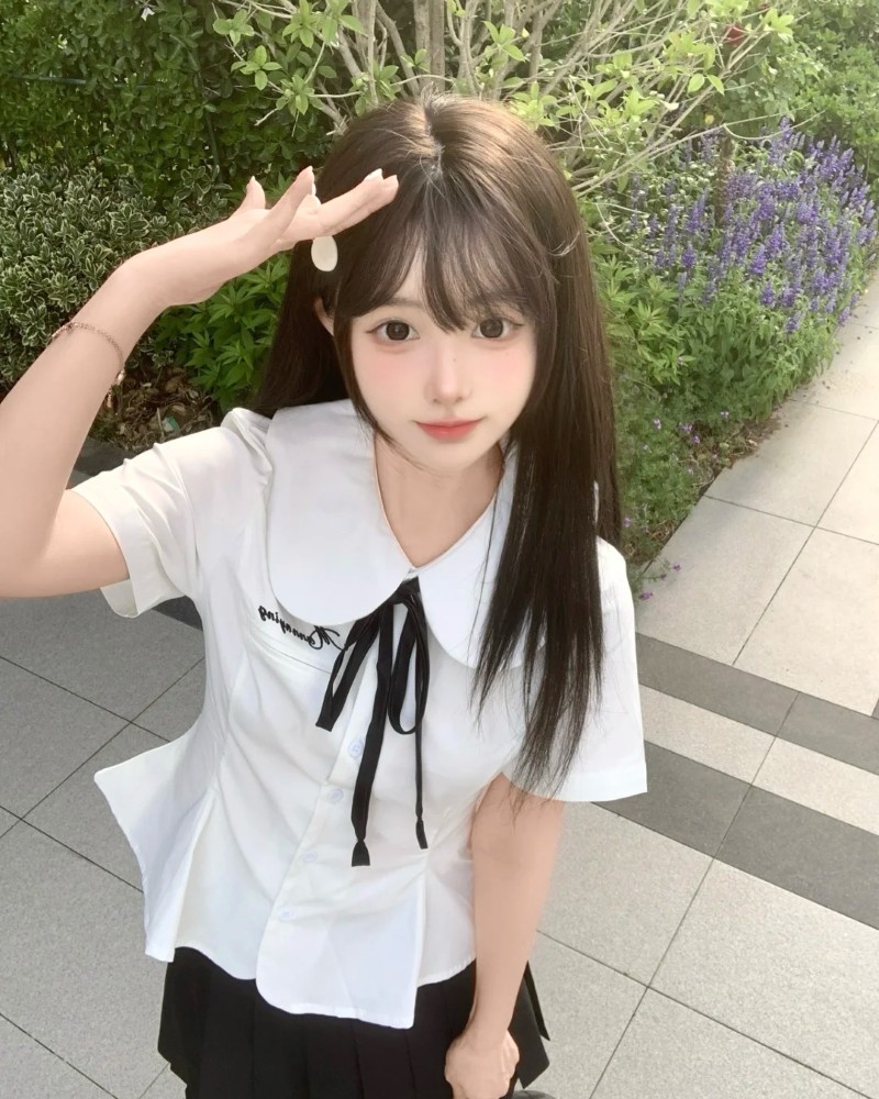 Học sinh chụp ảnh trang phục học đường