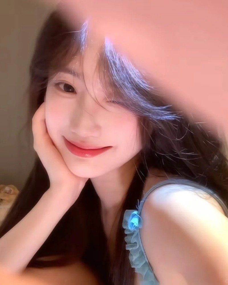 Học sinh cười trước ống kính