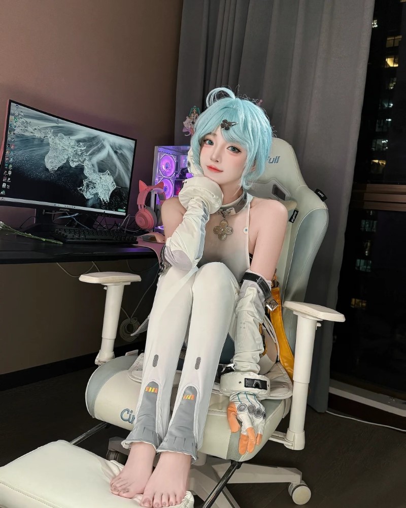 Nữ streamer chụp ảnh khi đang phát sóng