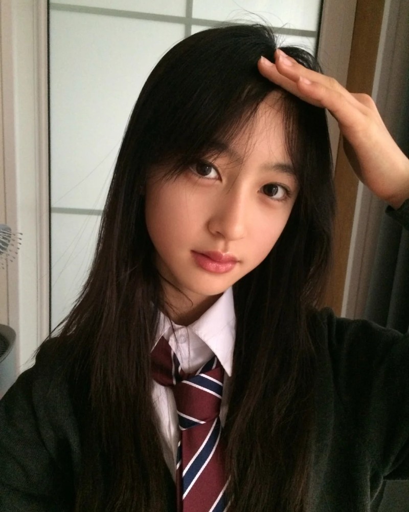 Phong cách đồng phục gọn gàng của nữ sinh lớp 7