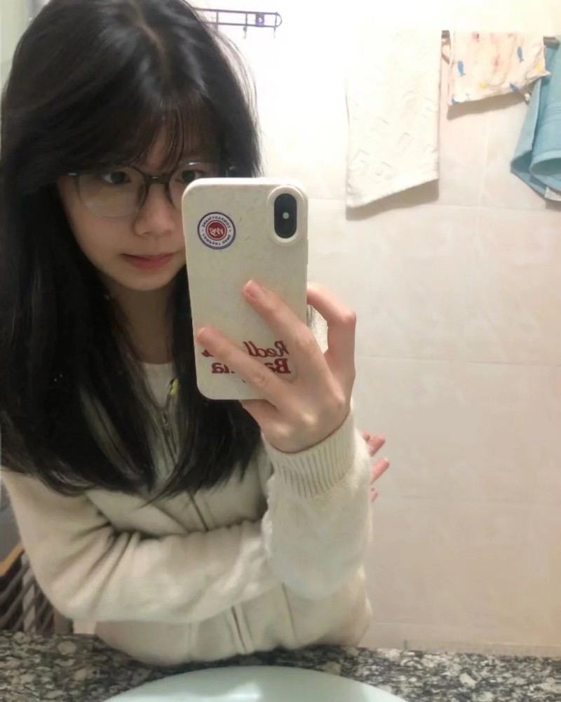 Hình ảnh chụp trong phòng của học sinh lớp 7 giản dị