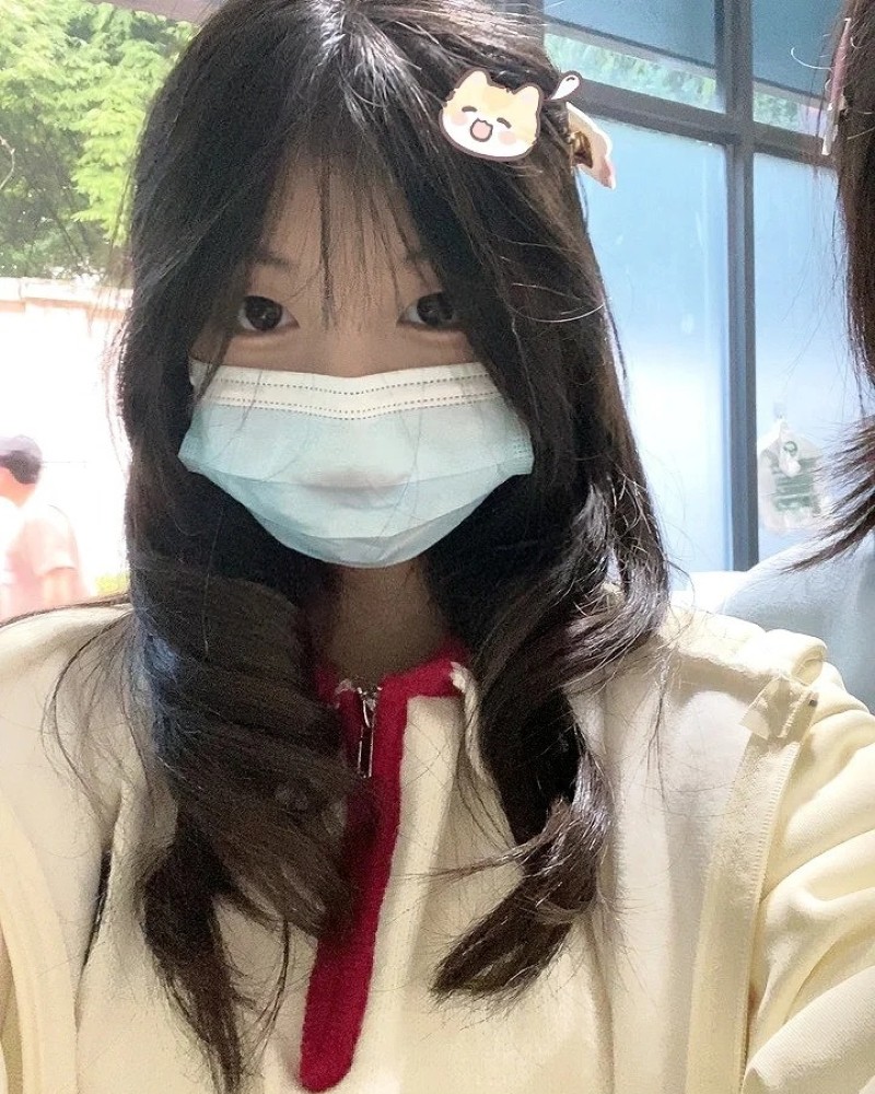 Ảnh học đường của bạn nữ lớp 7 đeo khẩu trang