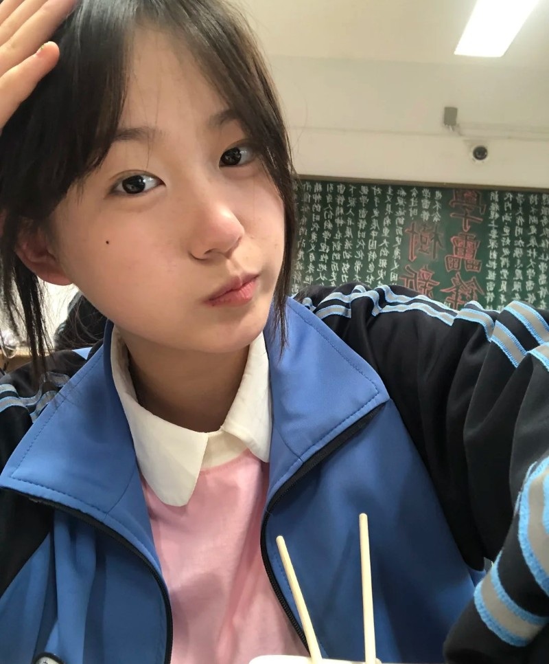 Khoảnh khắc tự nhiên trong lớp học của học sinh lớp 7