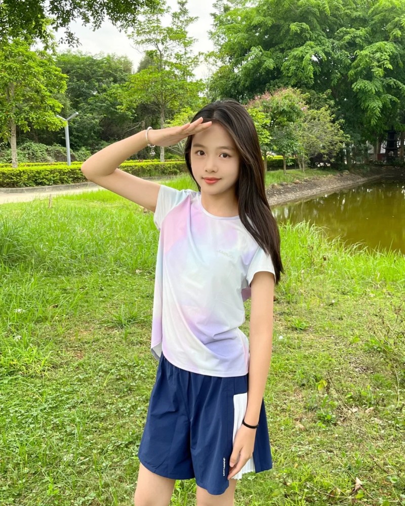 Khoảnh khắc chụp ảnh tại công viên của Gái Xinh Lớp 7