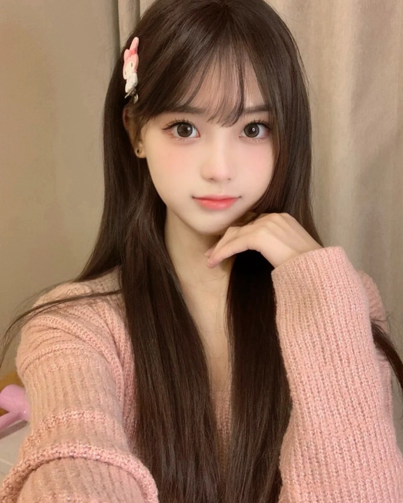 gái đẹp mặc áo len hồng cute