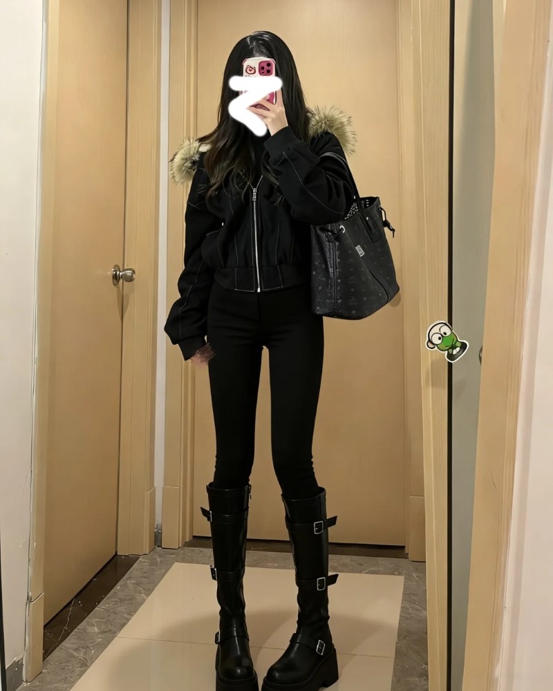 Cô gái diện quần bó sát phong cách street style