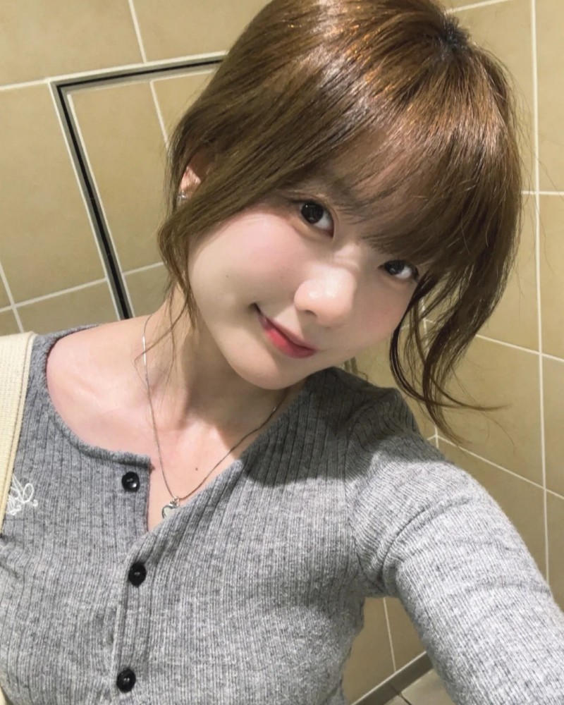selfie tóc ngắn dễ thương