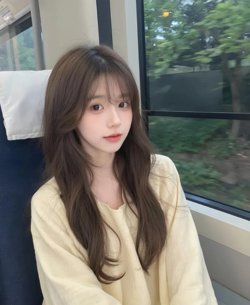 cô gái Trung Quốc mặc áo cardigan