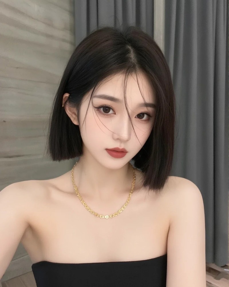 Hình gái đẹp tóc ngắn mặc áo trễ vai tinh tế