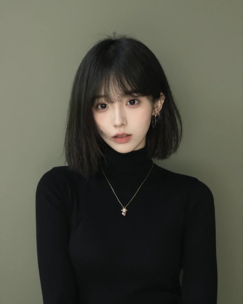 cô gái tóc ngắn phong cách ngầu